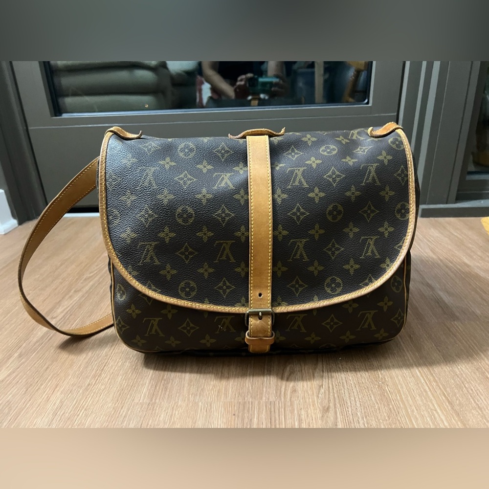 Louis Vuitton Saumur 35